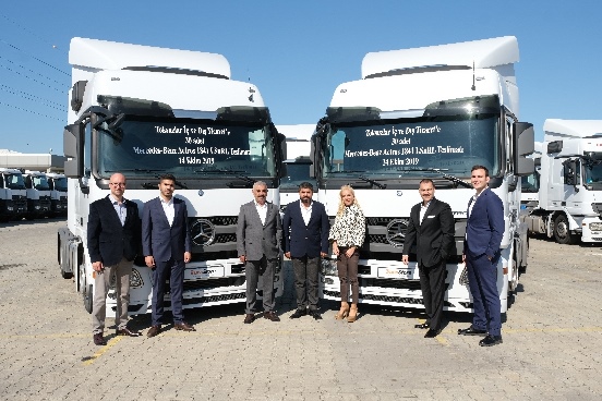 TruckStore güvencesiyle Toksuzlar Transport’a 30 adet Actros çekici teslim edildi