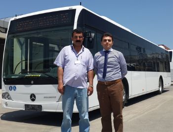 Mercedes-Benz Türk'ten iki belediyeye teslimat