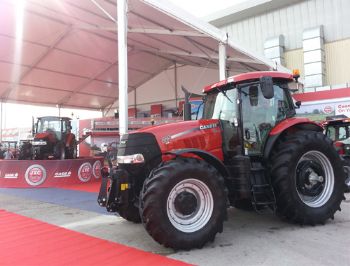 Case IH traktörleri, Adana'da çiftçilerle buluştu