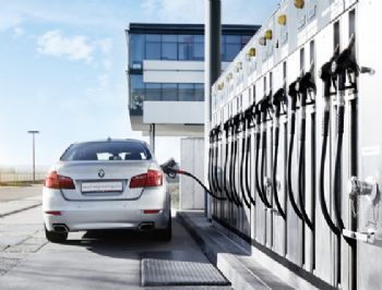 Karbonsuz otomobiller: sentetik yakıtlar, CO2'i  hammaddeye dönüştürüyor
