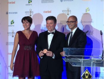 Shell & Turcas, Uluslararası Stevie Ödülü aldı