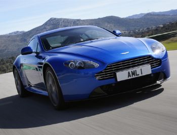 Aston Martin Vantage serisi tutkunlarıyla buluşuyor