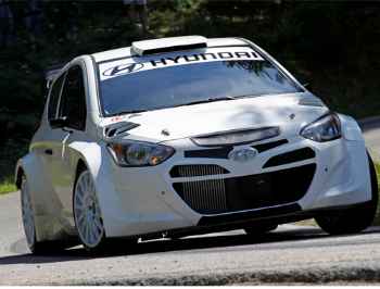 Hyundai i20 WRC, zorlu testlerini sürdürüyor