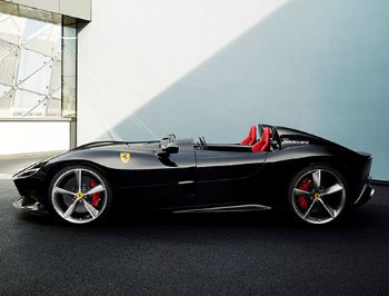 Ferrari yeni araçlarını tanıttı