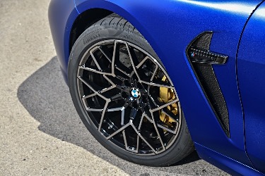 Yeni BMW M8, Pirelli’nin ‘ultra yüksek performanslı’ lastikleri ile yollarda…