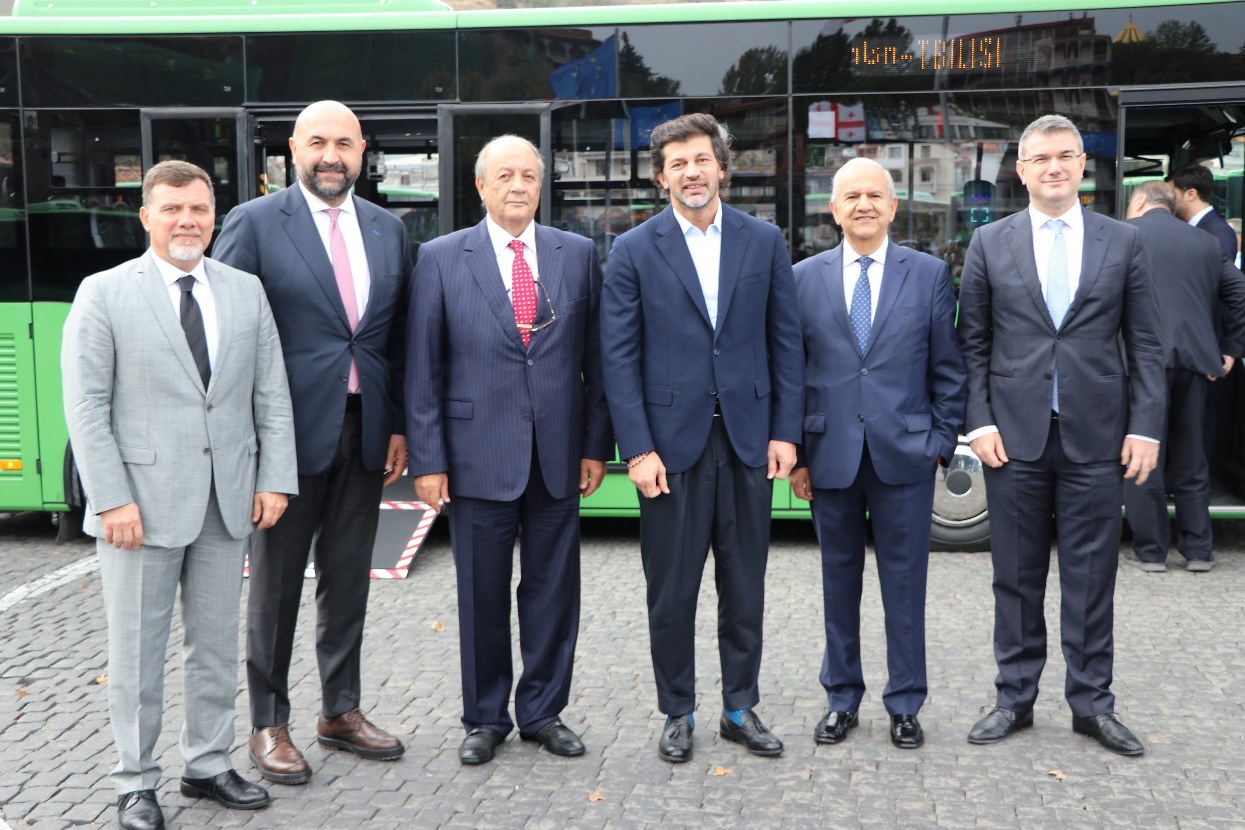 Anadolu Isuzu kendi segmentinde Türk otomotiv tarihinin en büyük midibüs ihracatını gerçekleştirdi