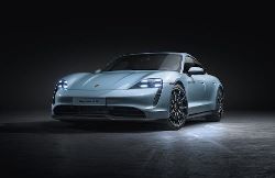 Porsche’nin tamamen elektrikli spor otomobil ailesinin en yeni üyesi: Taycan 4 S