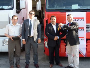 Renault Trucks'dan Akran Nakliye'ye dev teslimat